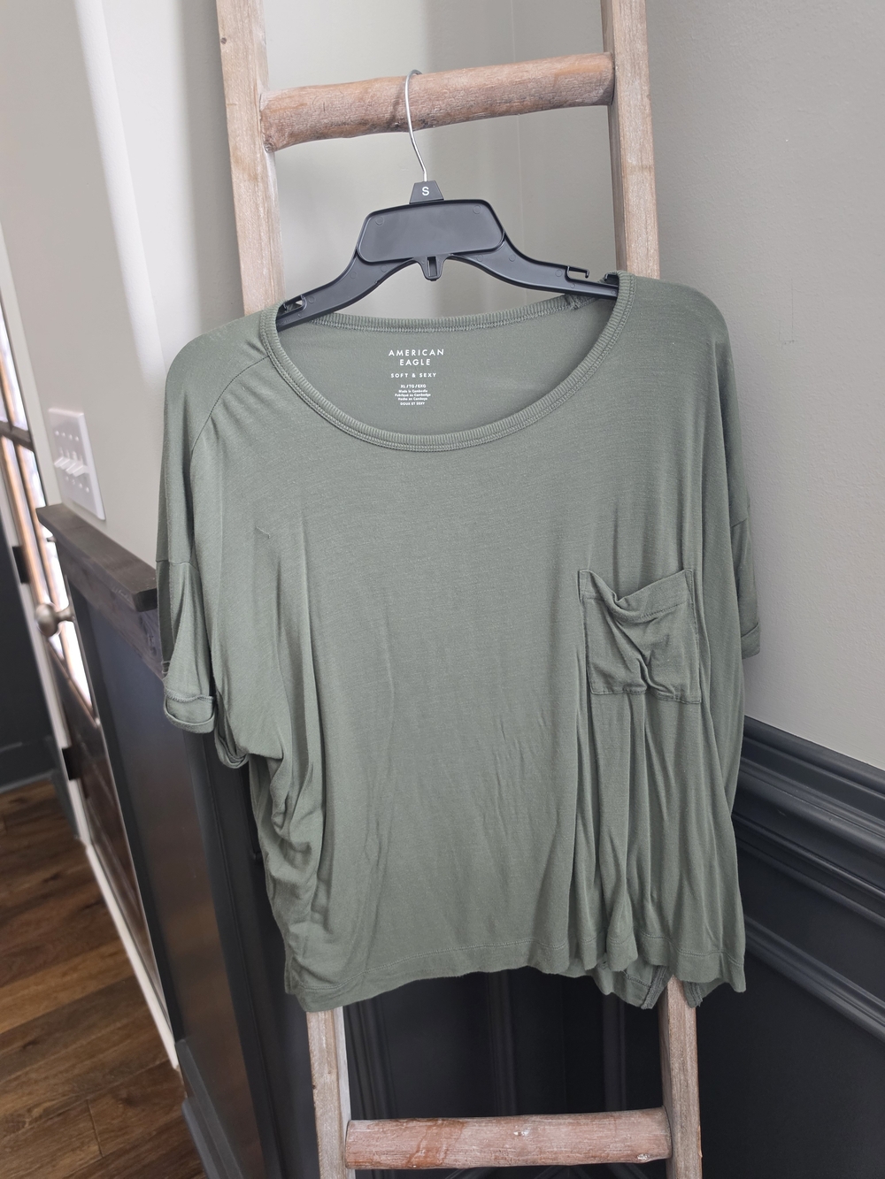 American Eagle Outfitters Olive Green Short Sleeve Pocket Tee